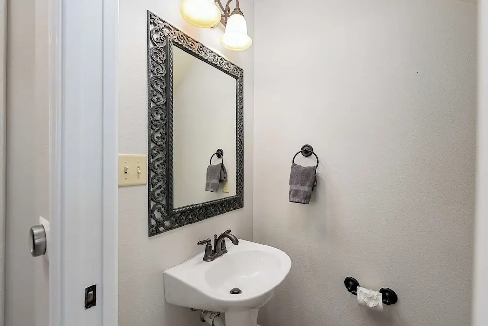 Upstay Spacious Home Duplex for Group of 17