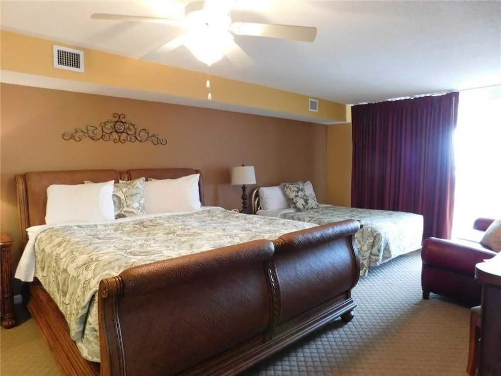 Yacht Club Villas #2-1005 3 Bedrooms 3 Bathrooms Condo