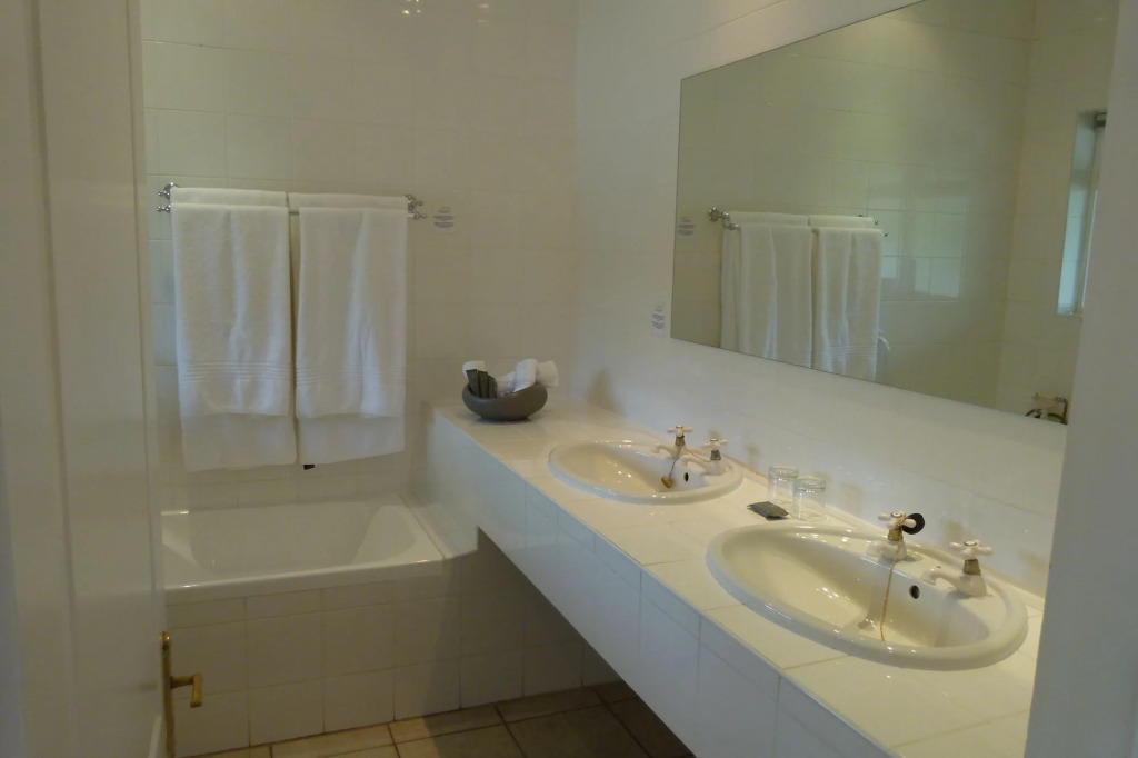 Redbourne Country Lodge- Lion Roars Hotels & Lodges