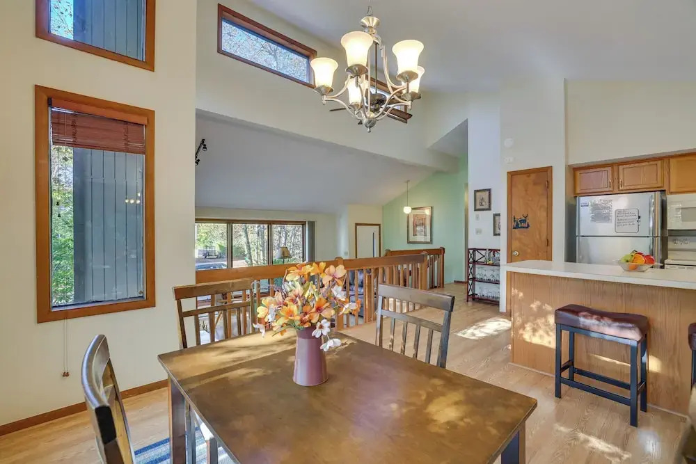 Near Water Parks: Pet-friendly Tobyhanna Getaway!