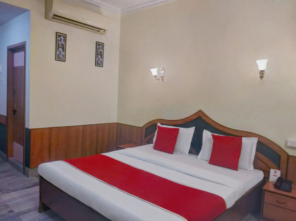 Hotel Rathod Suites By OYO Rooms