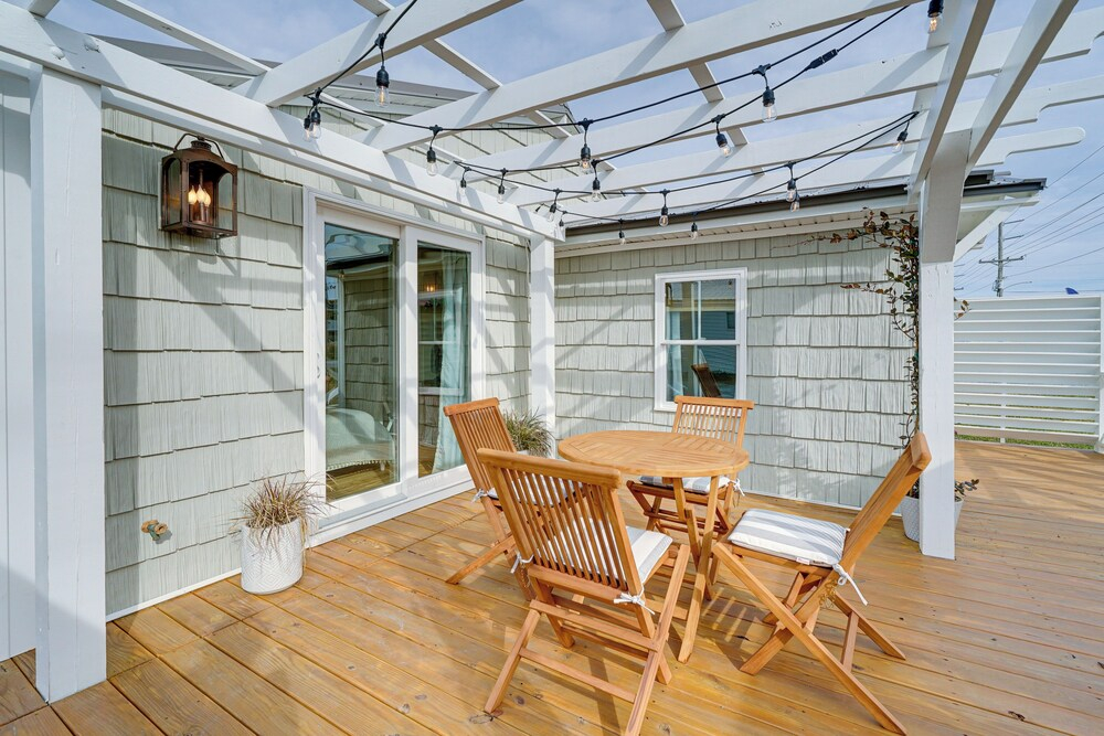 Vintage Surf City Cottage - 132 Steps to Beach!