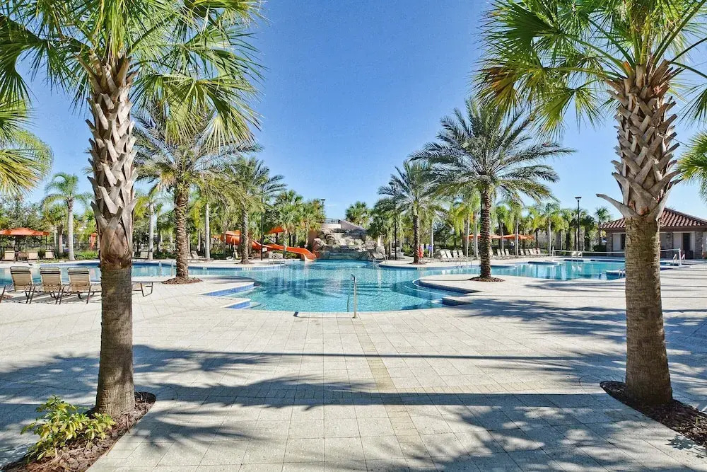 Vibrant and Lush Home, Spacious Pool Area With CDC Standards #6st440
