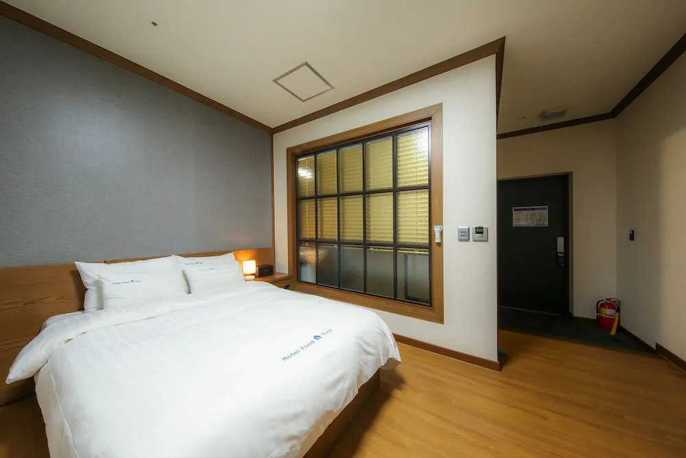 BOLTON Hotel
