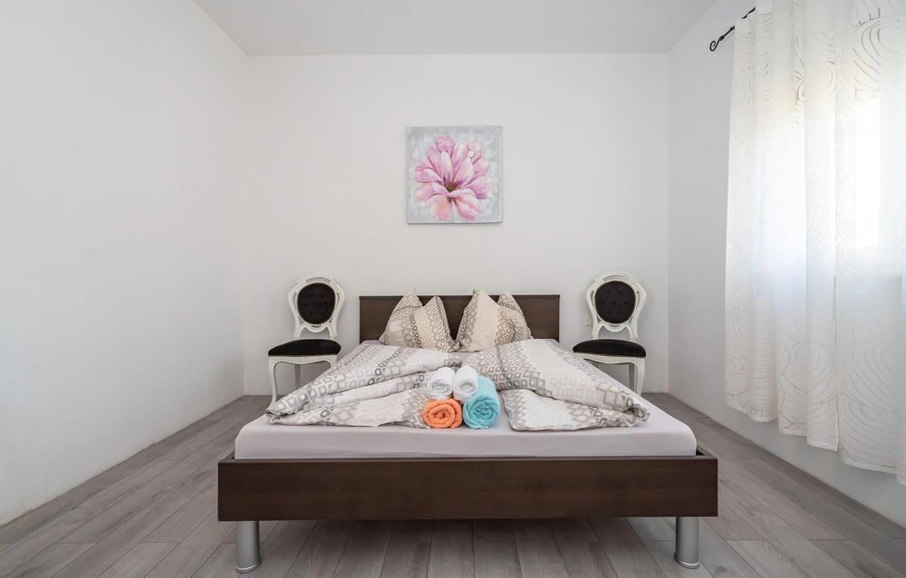 Awesome Home in Karin Gornji With 2 Bedrooms and Wifi