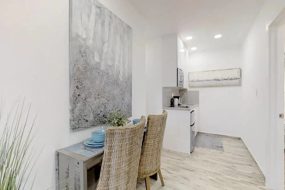 Trendy 1 BR W/parking Space & Walk to the Beach #8
