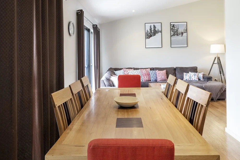 Khione 1 - Modern & spacious with views towards Lake Jindabyne & the mountains beyond