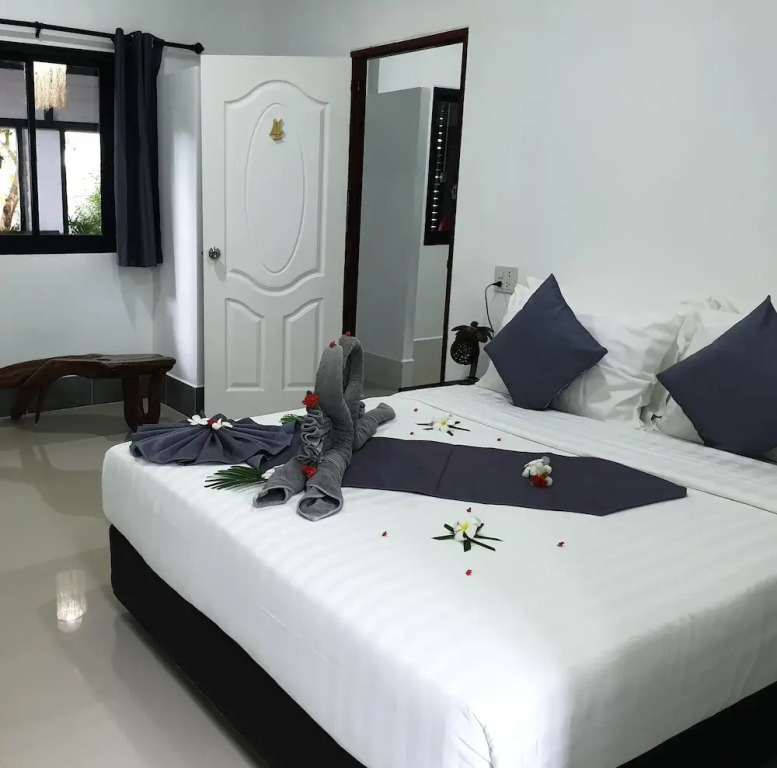 Villa - Sleeps 8 - Terrace - Beach Close