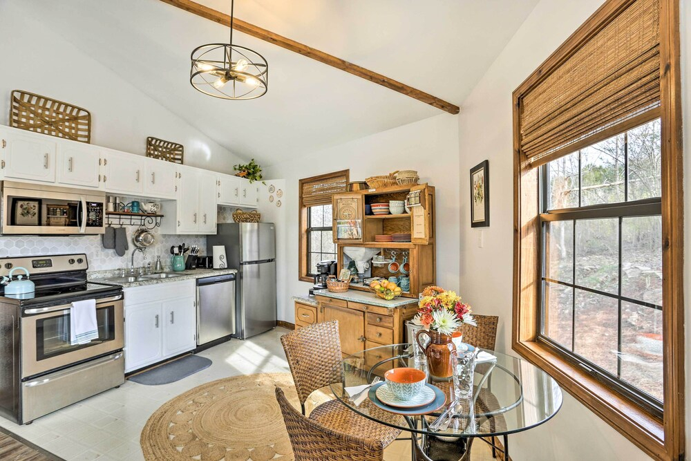 Picturesque Cottage in the Heart of Trenton