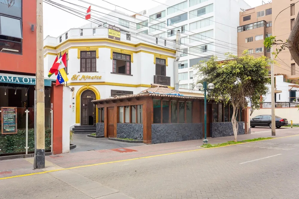 El Monarca Miraflores