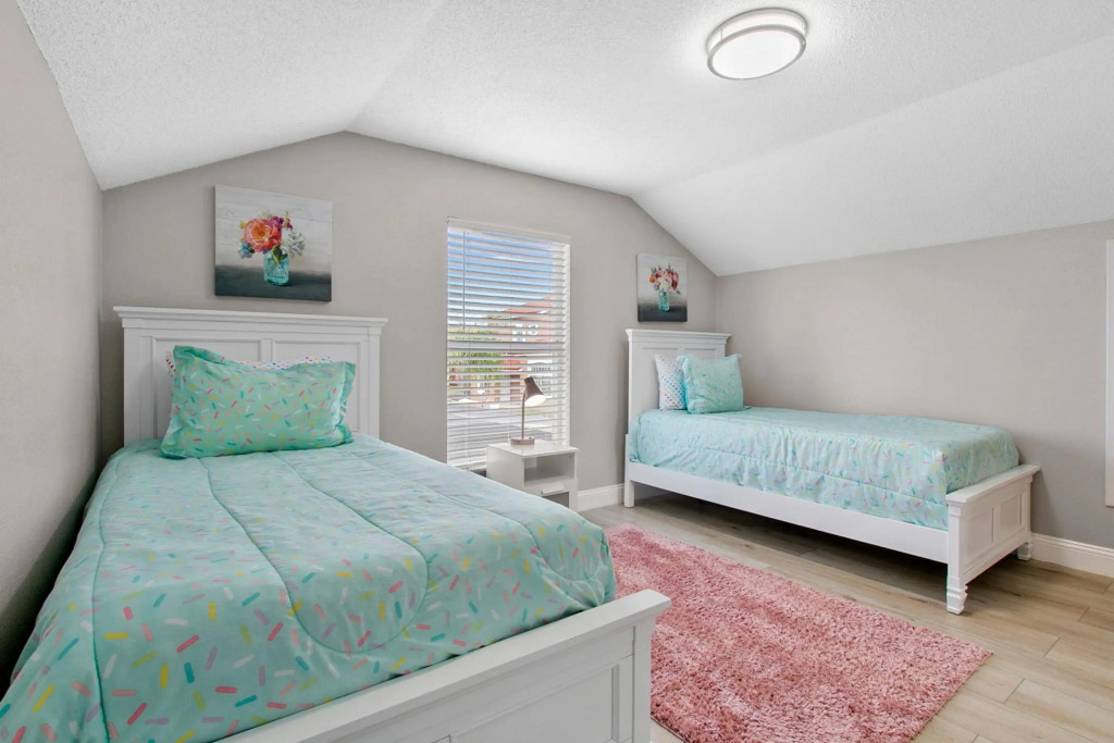 The Eazy Breezy House - 4BR w/ Heated Pool
