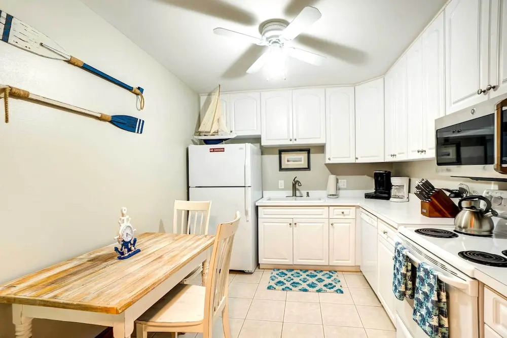 Indian Rocks Beach Cottage, Walk to Beach