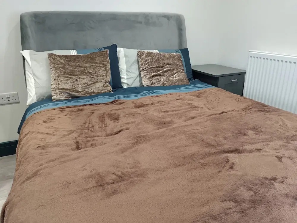High Wycombe - 1bed Apartment - Sleeps 3 - Parking