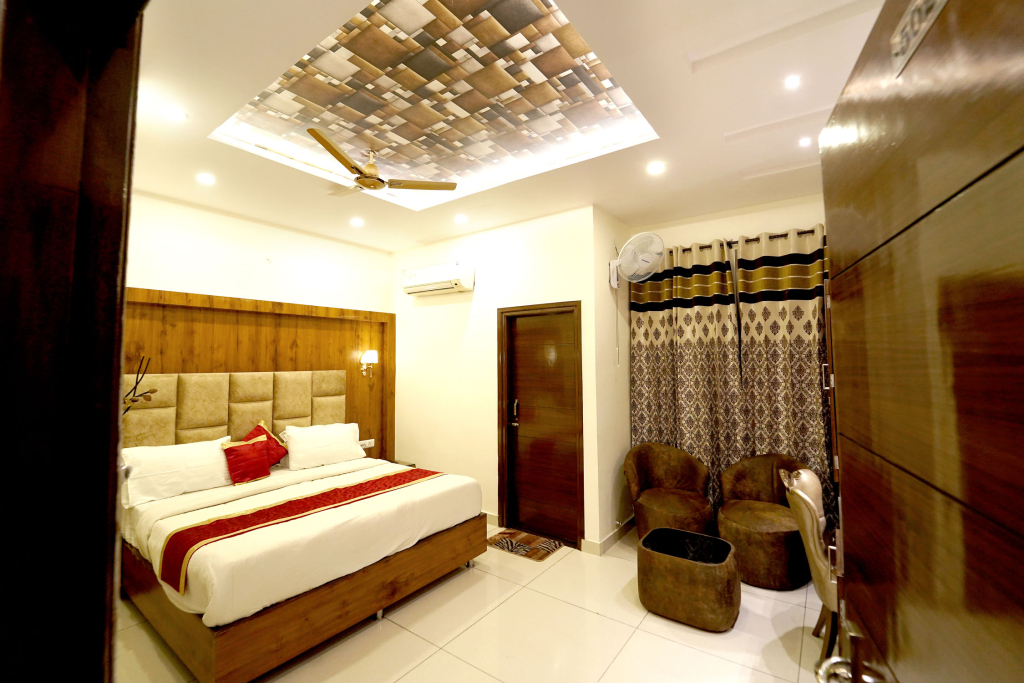 Hotel Roopa International