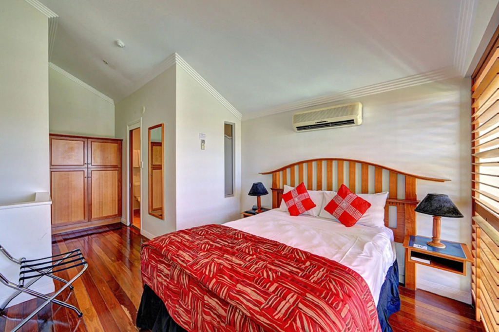 Burnett Riverside Hotel