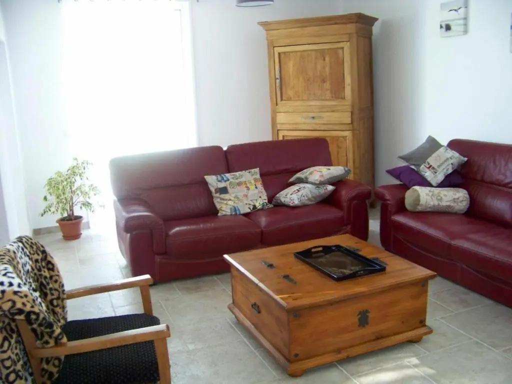 Maison rénovée en pleine campagne avec terrain, terrasse et équipements familiaux - FR-1-426-157
