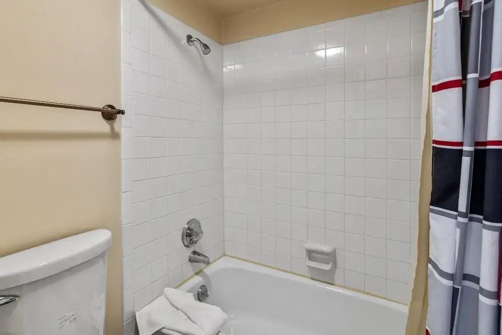 2 Level Unit w/ Pool Hot Tubs Private Deck