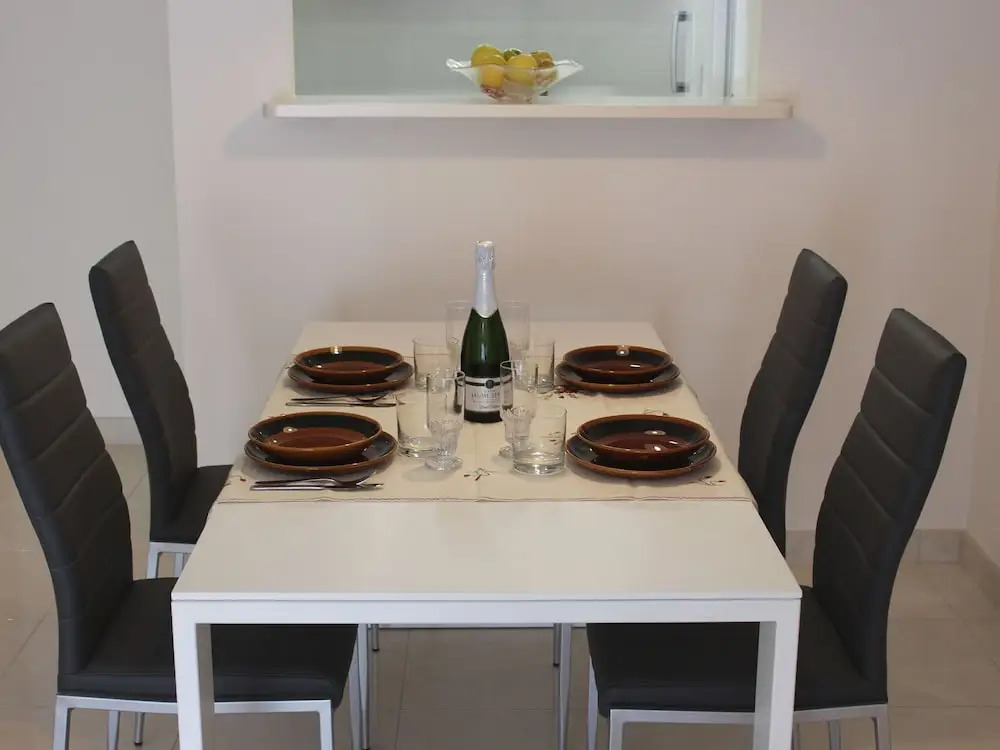 Quaint Apartment in Roses near Nova Sand Beach