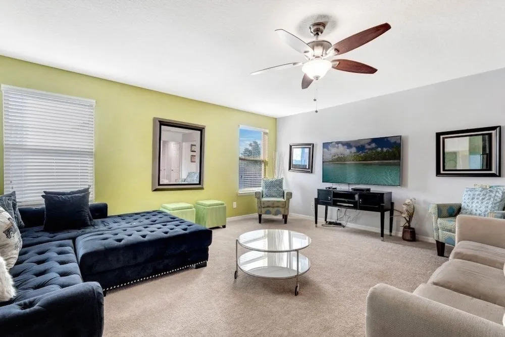 Upstair Loft Premium Home With Pool, Spa & Games! 5 Bedroom Condo