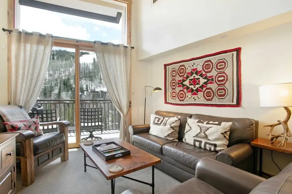 Spacious 3 Bedroom Condo In Lionshead Village - 100 Yards To Lift, Pool, Hot Tub