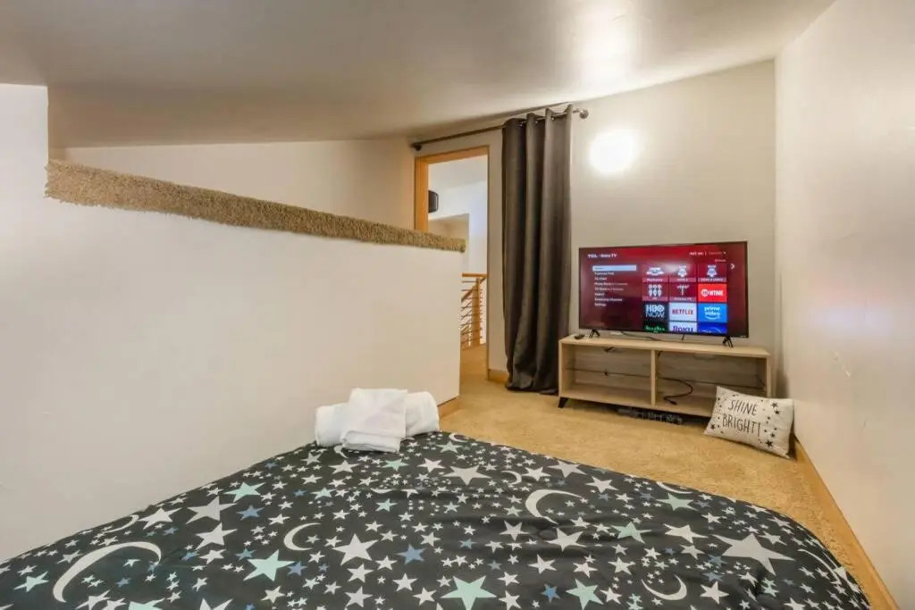 Tahoe Donner Luxury 4BR+2 lofts, Hot tub 3100 sqft