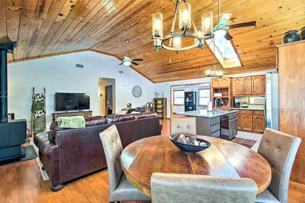 Pet-Friendly Cabin in Pinetop-Lakeside