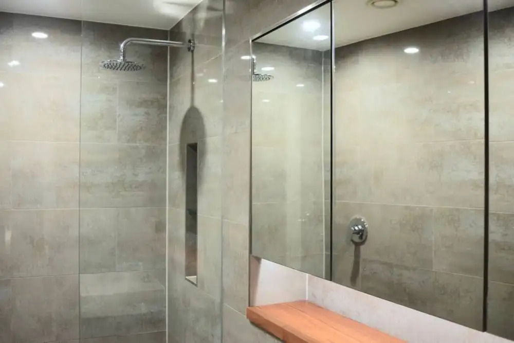 Modern 2 Bedroom Bayswater Apartment