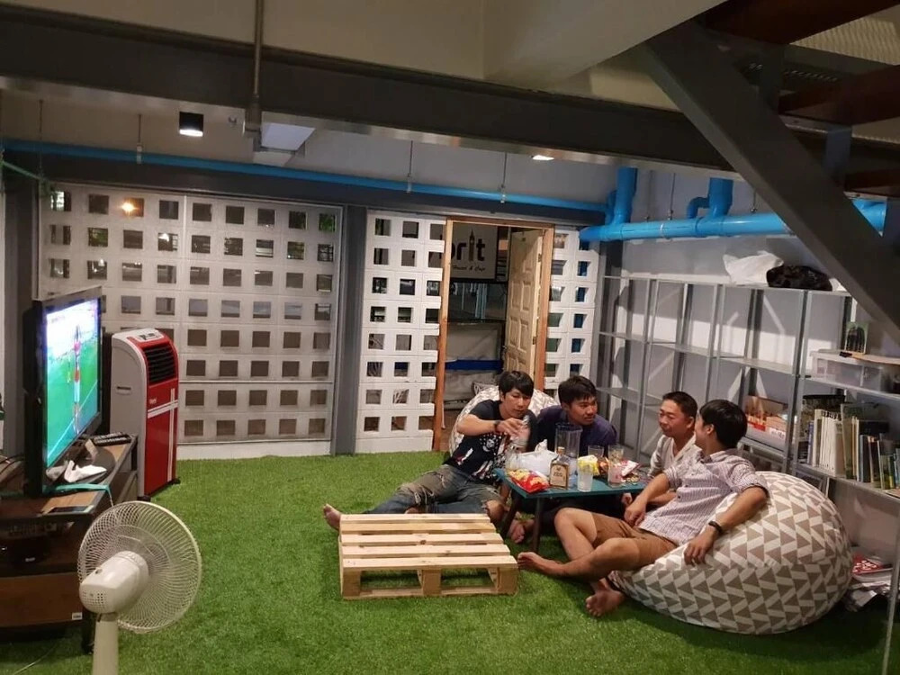 Hybrit Hostel & Cafe