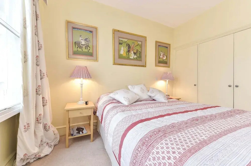 Smart 2 bedroom flat near Pimlico Tube