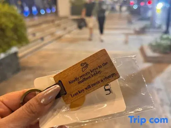 Lovely Unit with free wifi & netflix I across Naia Terminal 3 airport