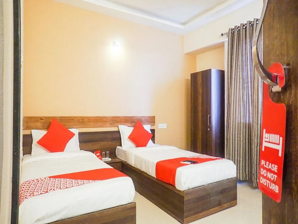 Hotel Twin Towers 1 By OYO Rooms