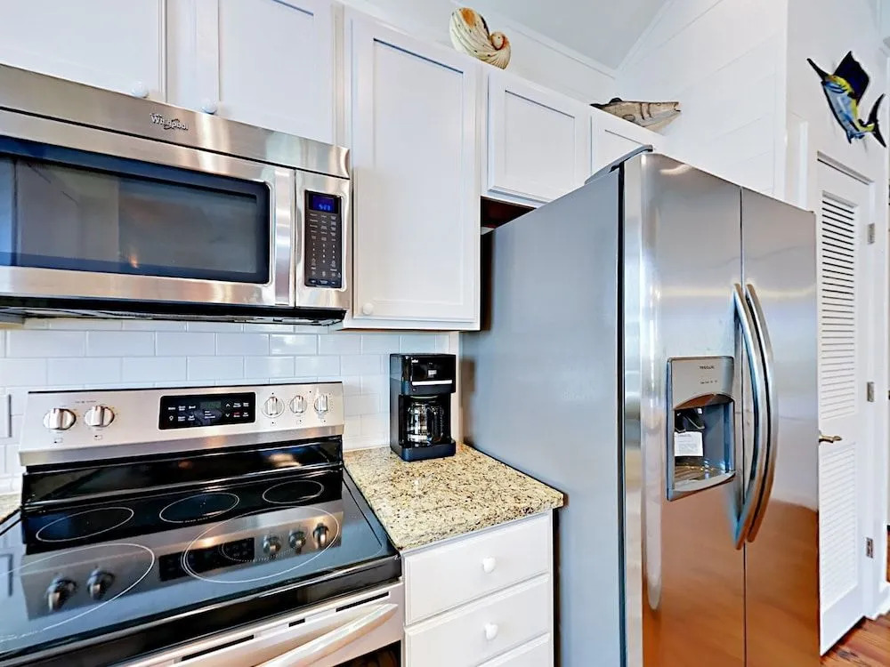 Roomy and Coastal in Port A by RedAwning