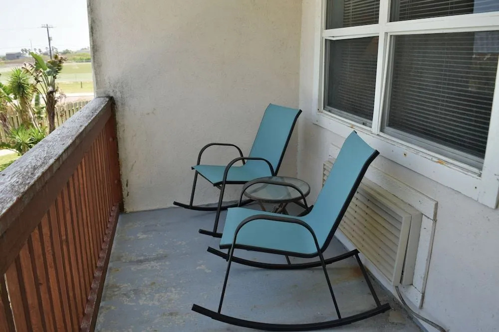 121 Sea Breeze - Smooth Sailing by RedAwning