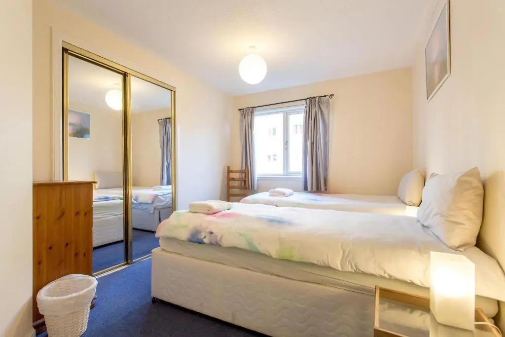 Central & stylish 3 bedroom, 2 bath, free parking