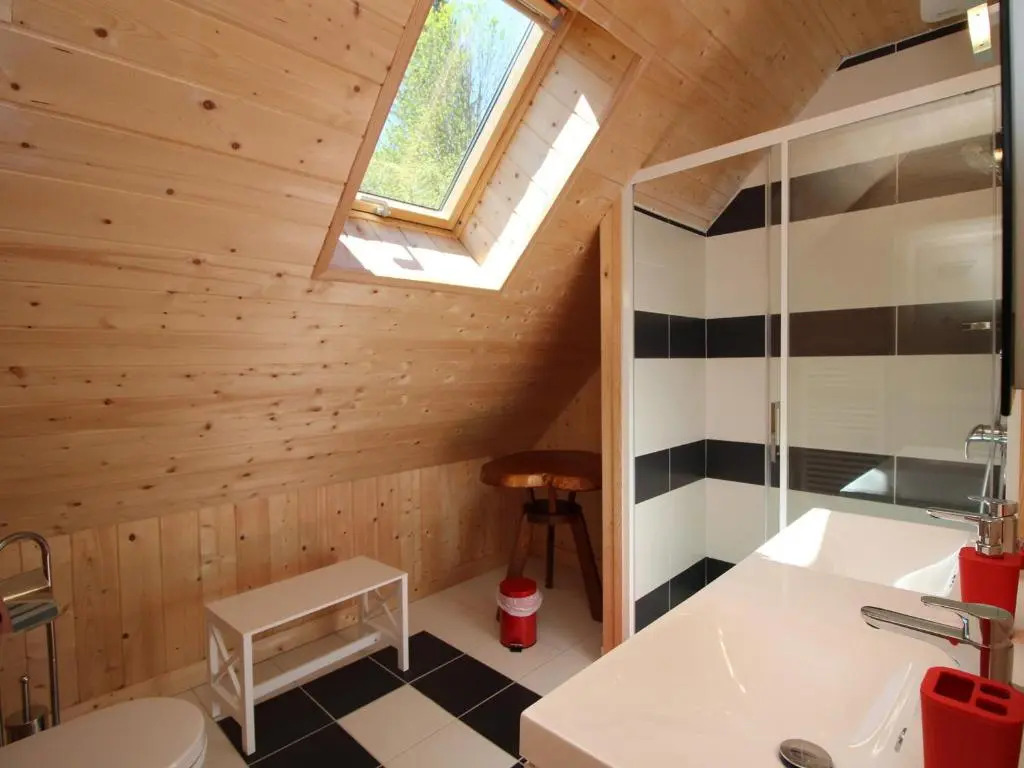 Chalet avec Terrasse Panoramique, WiFi et Parking, 8 Pers. - FR-1-608-15