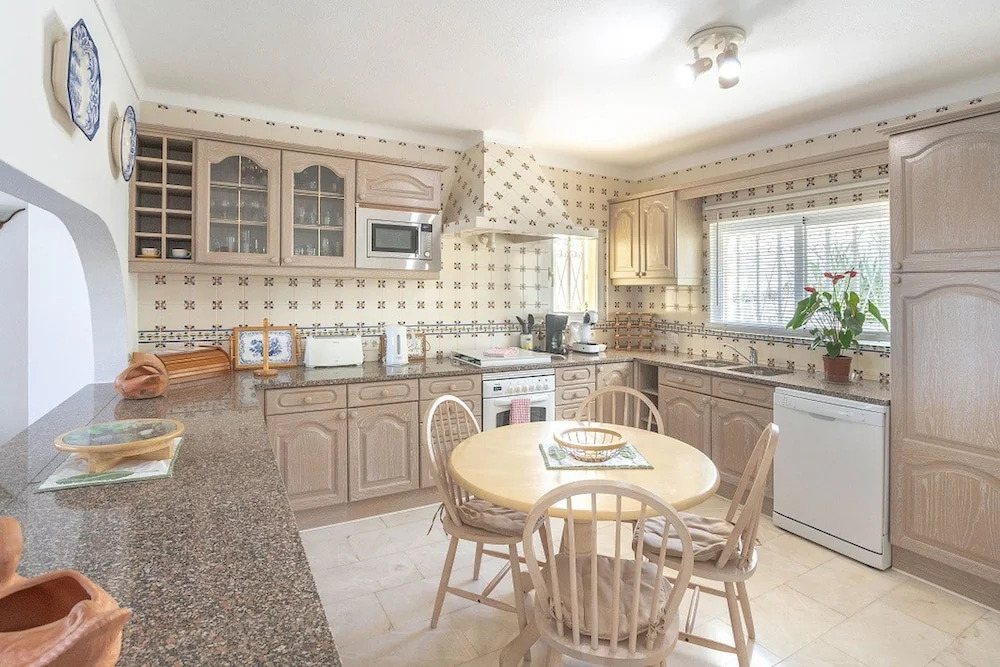 Silver Beautiful 4 Bedroom Vila Just Steps TO TH