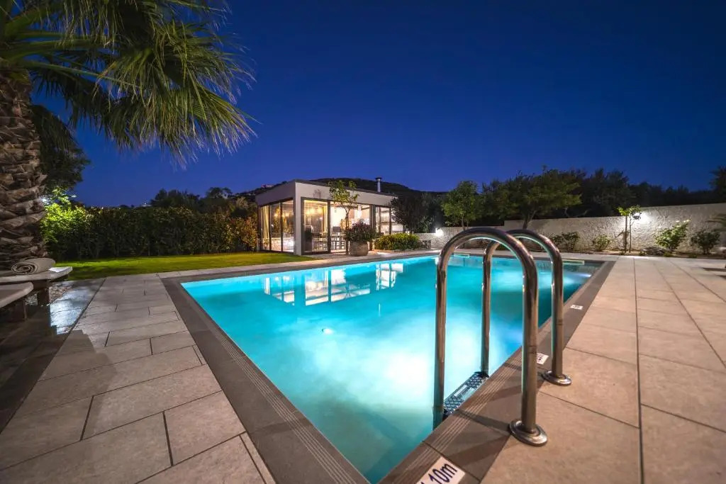 Petronila Luxury Villa with heated private pool