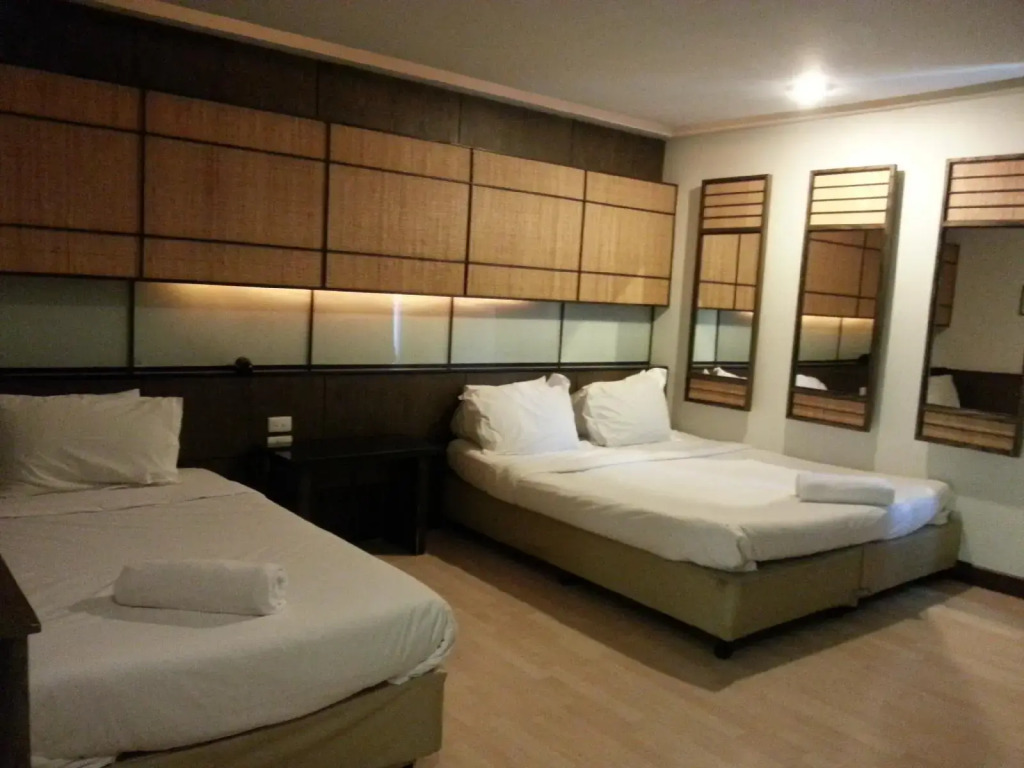 Paragon Inn