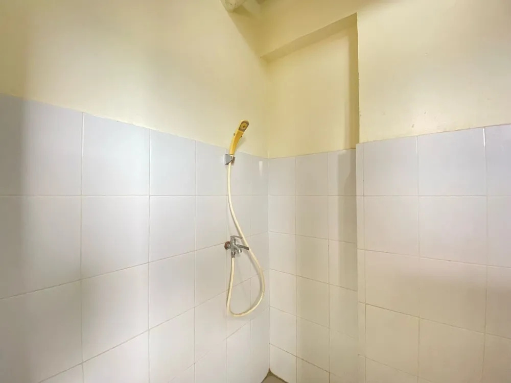 Spacious 3Br At Gateway Ahmad Yani Cicadas Apartment
