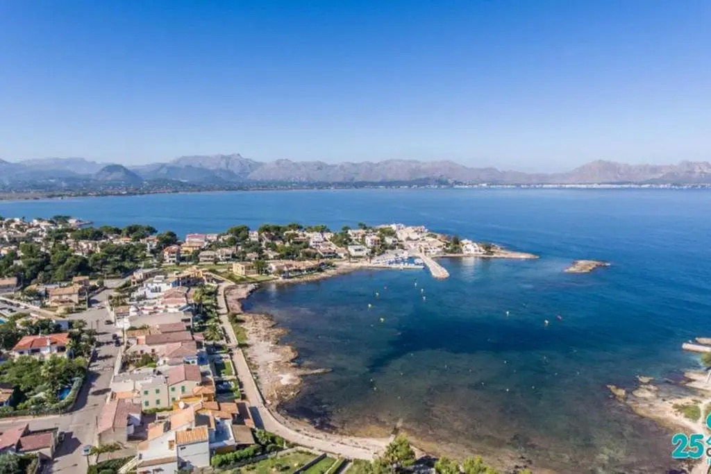 Villa Jazmin for 8 with swimming pool and beach views