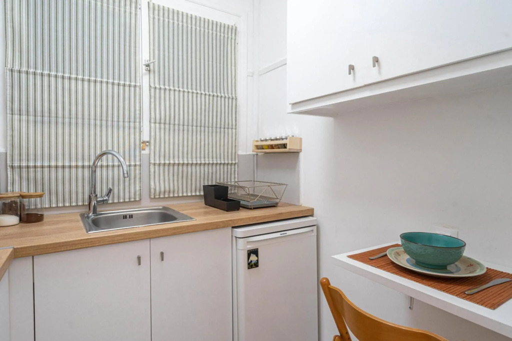 Lovely studio in Likavitos Hill