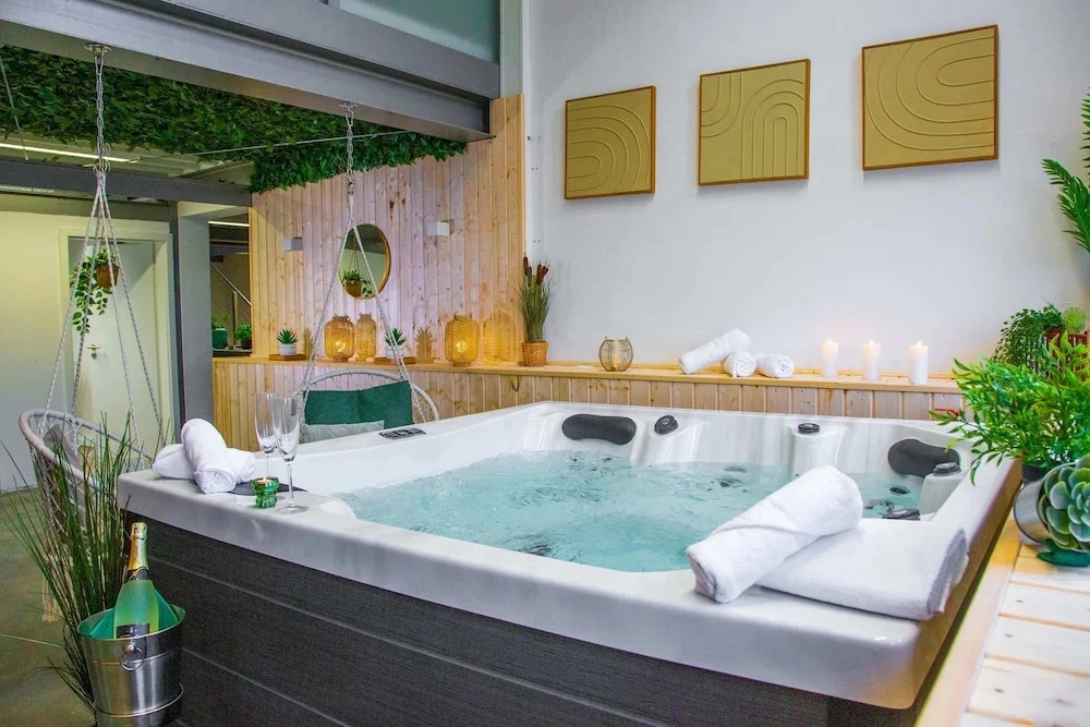 Casino Whirlpool-sauna-kino-indoor-basketball