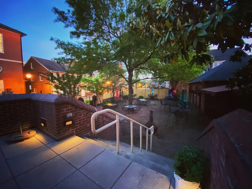 Reynolds Tavern