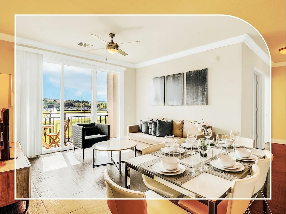 Universal Studios - Disney Apartments by Nuovo