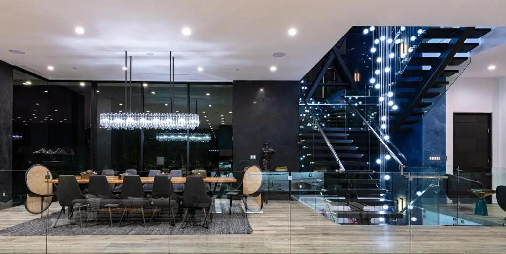 Sophisticated Modern Retreat in Bel Air