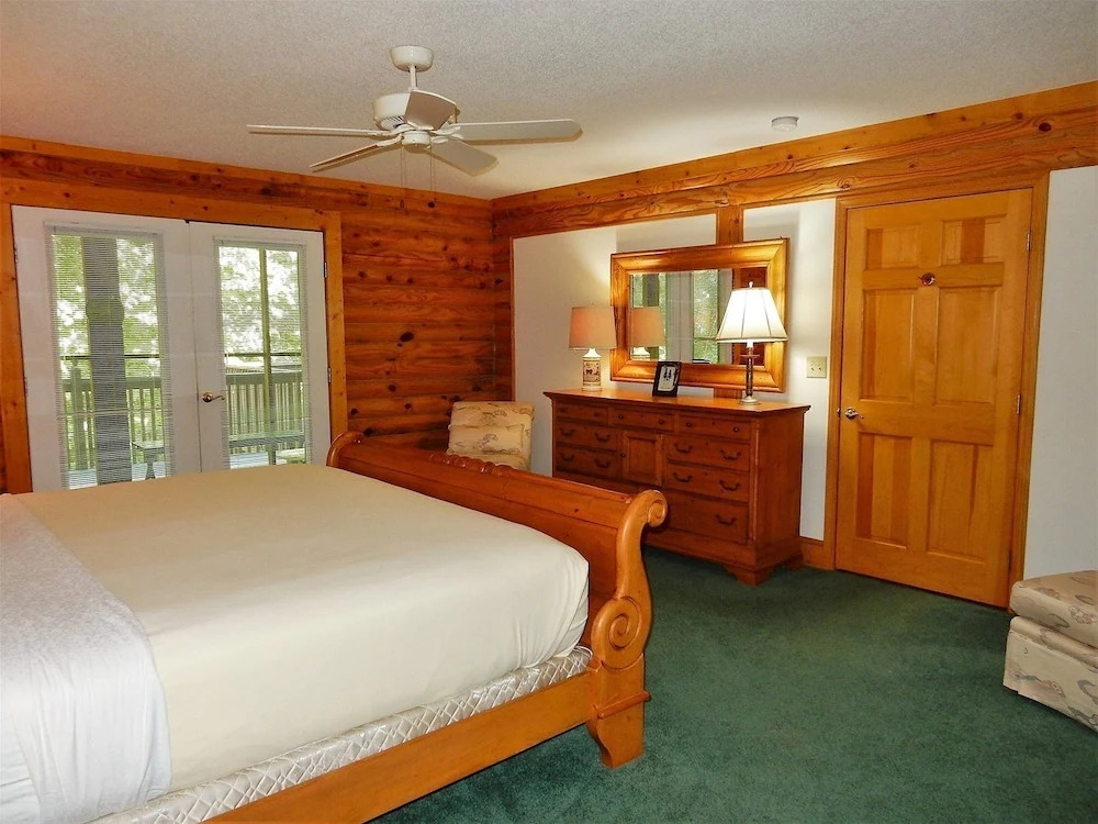 Lazy Bear Lodge