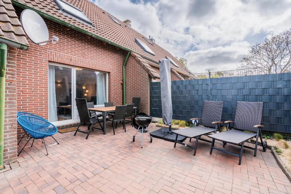 Ferienhaus Steuerbord mit Kamin, Terrasse und Boot