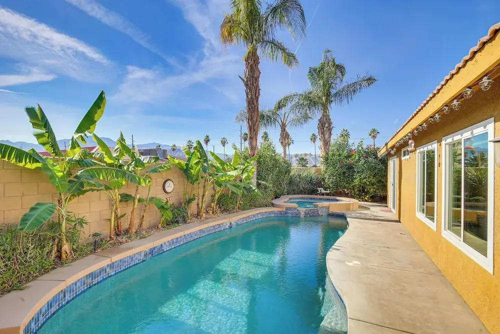 Hot Tub, Bar & Outdoor Kitchen: Chic Indio Retreat