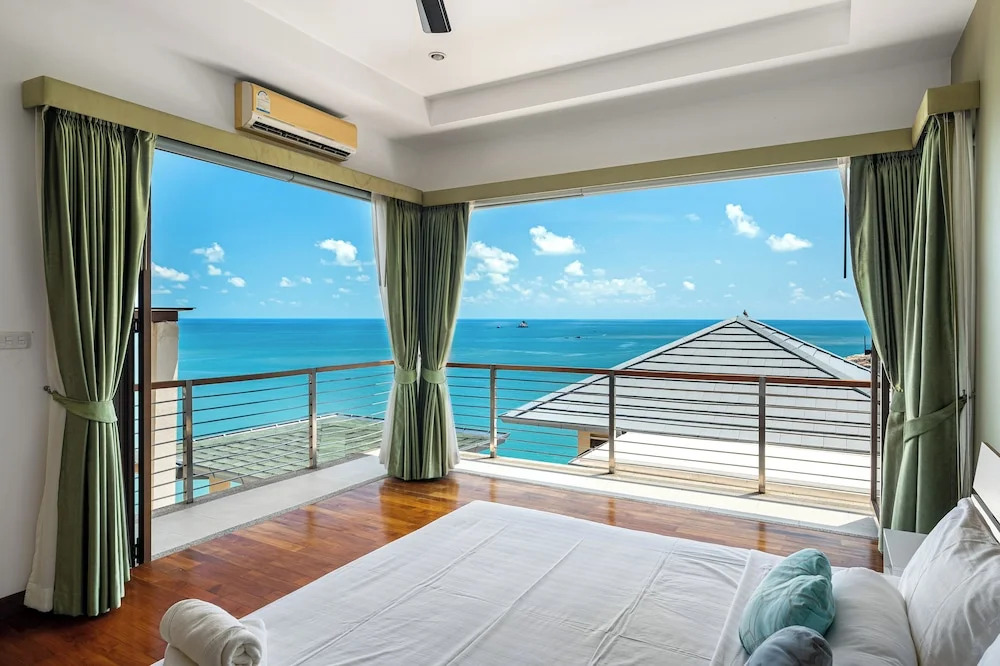 Villa Azure with Infinity Pool