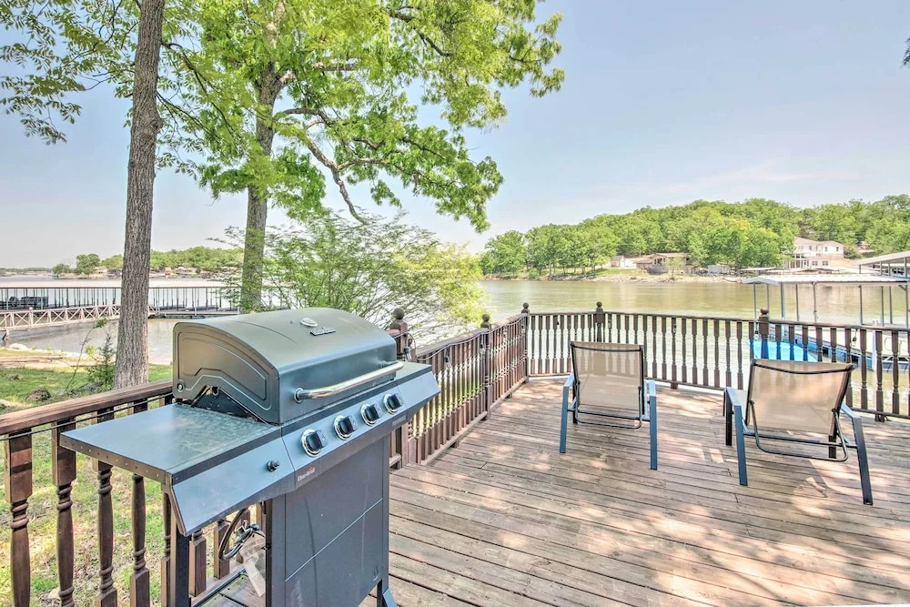 Dock! Waterfront Family Home on Lake of the Ozarks